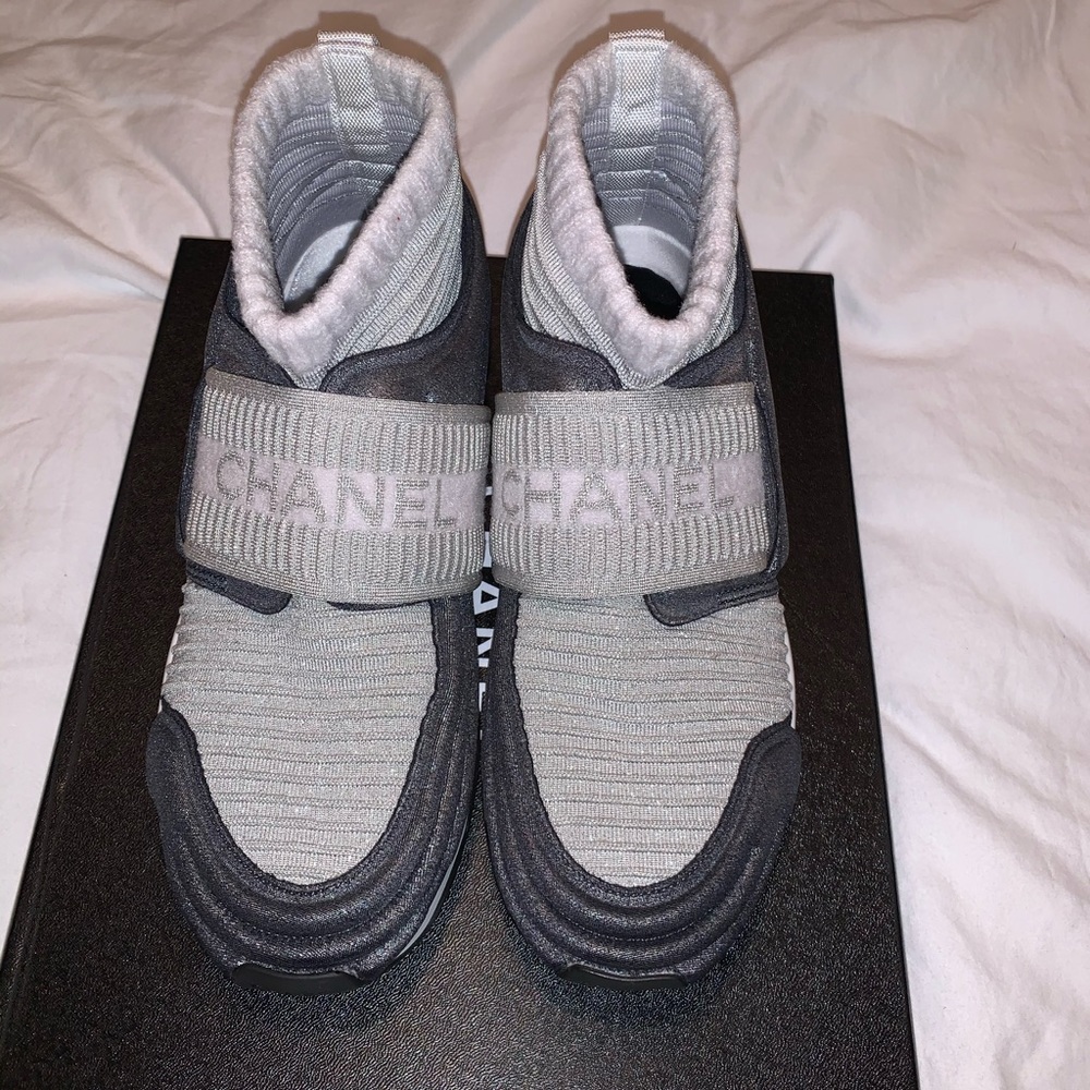 LIKE NEW Chanel Sneakers 38.5